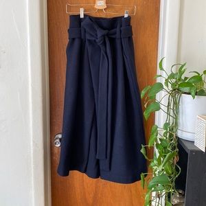 Avelon skirt front fold with extra long belt in navy blue size 4
